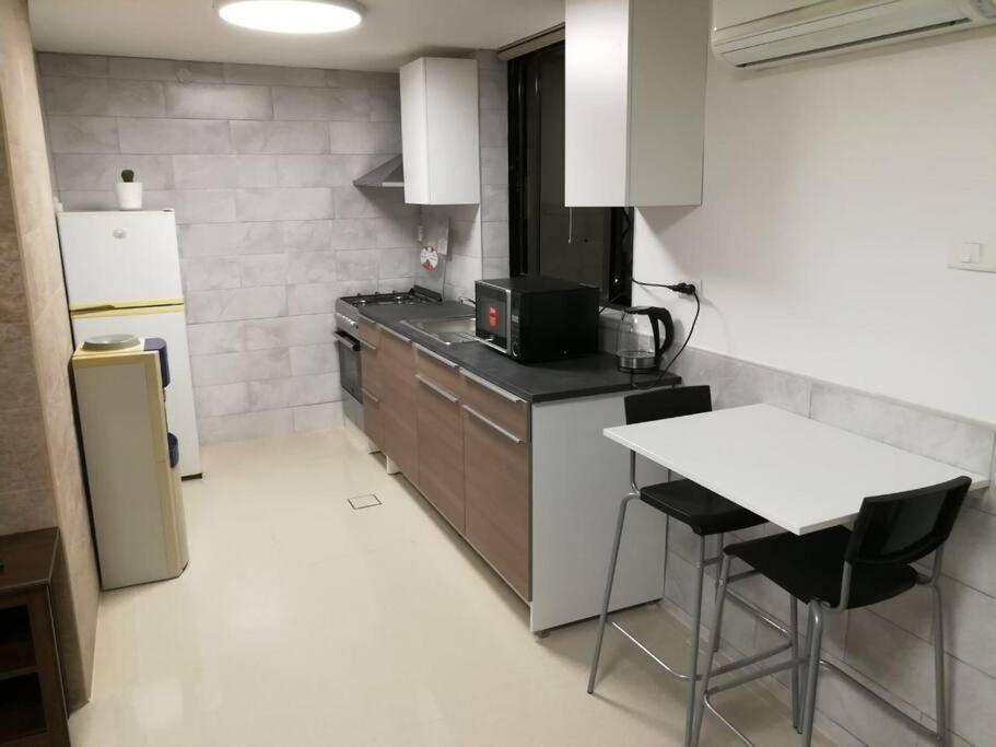 'C' Dazzling Modern 2 Bdrm Apt In Khalda Free Wifi Amman Exterior photo