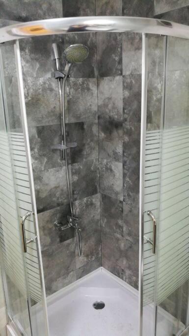 'C' Dazzling Modern 2 Bdrm Apt In Khalda Free Wifi Amman Exterior photo