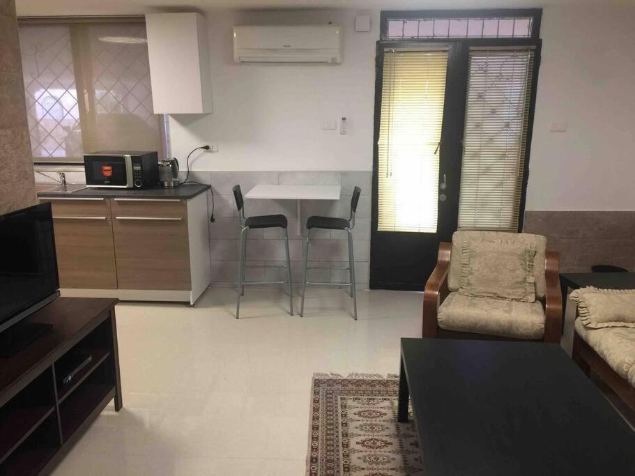 'C' Dazzling Modern 2 Bdrm Apt In Khalda Free Wifi Amman Exterior photo
